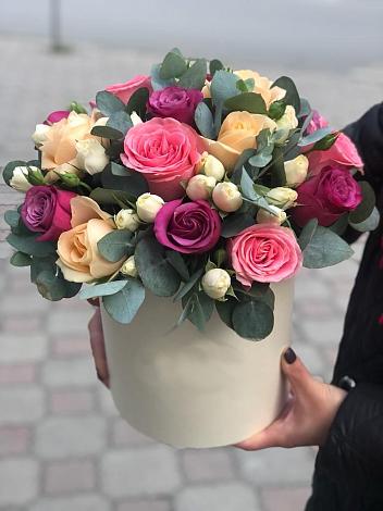Цветочная композиция из Розы в шляпной коробке в Шушенском