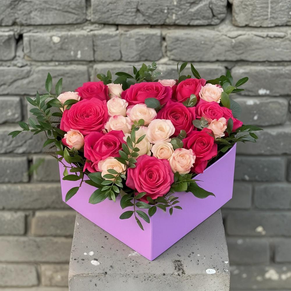 Цветочная композиция из Розы в коробке в Шушенском