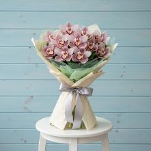 Букет цветов из:  Орхидеи и Розы #REPLACE_PRED# Шушенском