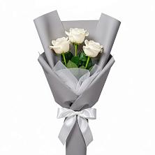 Букет 3 белые розы в Шушенском