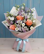 Букет цветов из:  Лизиантусы, Розы, Альстромерии и Гипсофила в Шушенском