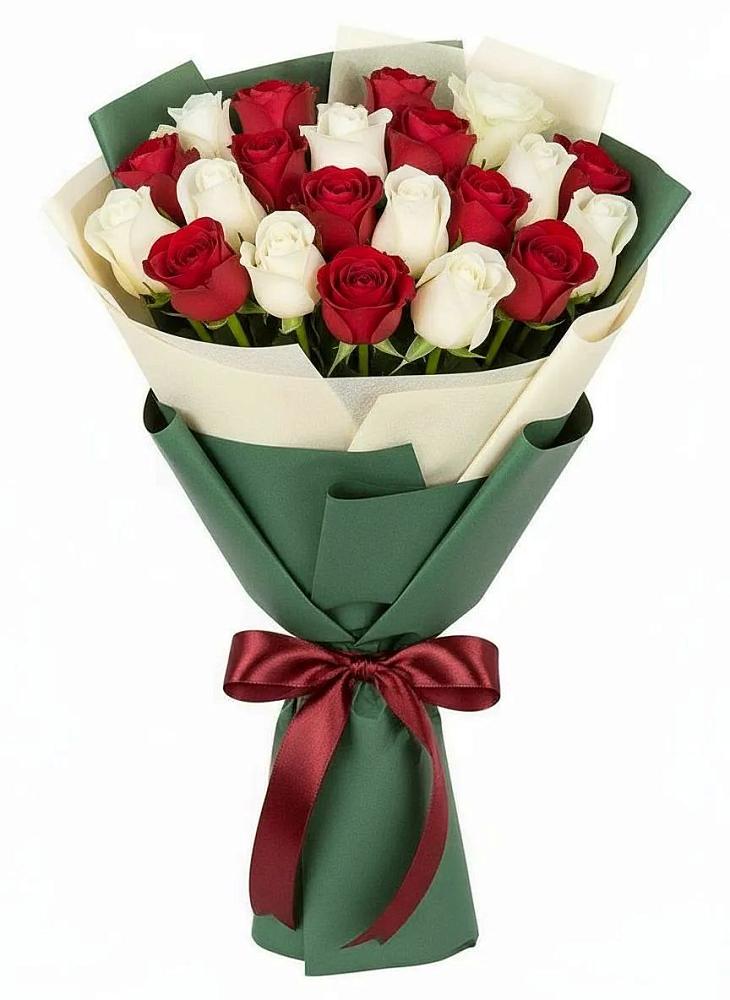 Букет Микс из красных и белых роз в Шушенском