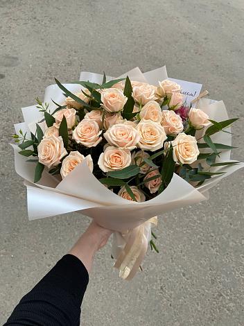 Букет Кремовые розы Латте в Шушенском