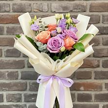 Букет цветов из:  Лизиантусы и Розы в Шушенском