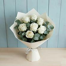 Букет Белые розы в Эвкалипте в Шушенском