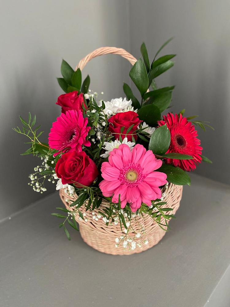Цветочная композиция из Розы, Хризантемы и Герберы в корзине в Шушенском