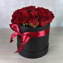 Цветочная композиция из Розы в шляпной коробке в Шушенском