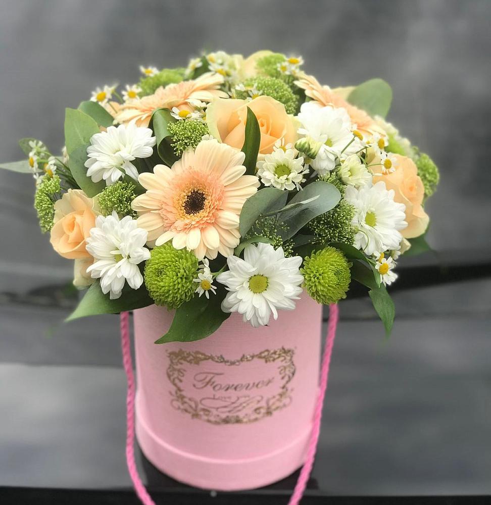 Цветочная композиция из Розы, Герберы и Хризантемы в шляпной коробке в Шушенском