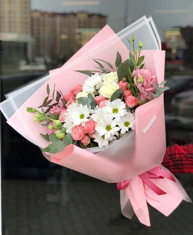Букет цветов из: Розы, Лизиантусы и Хризантемы в Шушенском