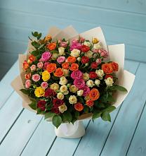 Букет Микс из разноцветных кустовых роз в Шушенском