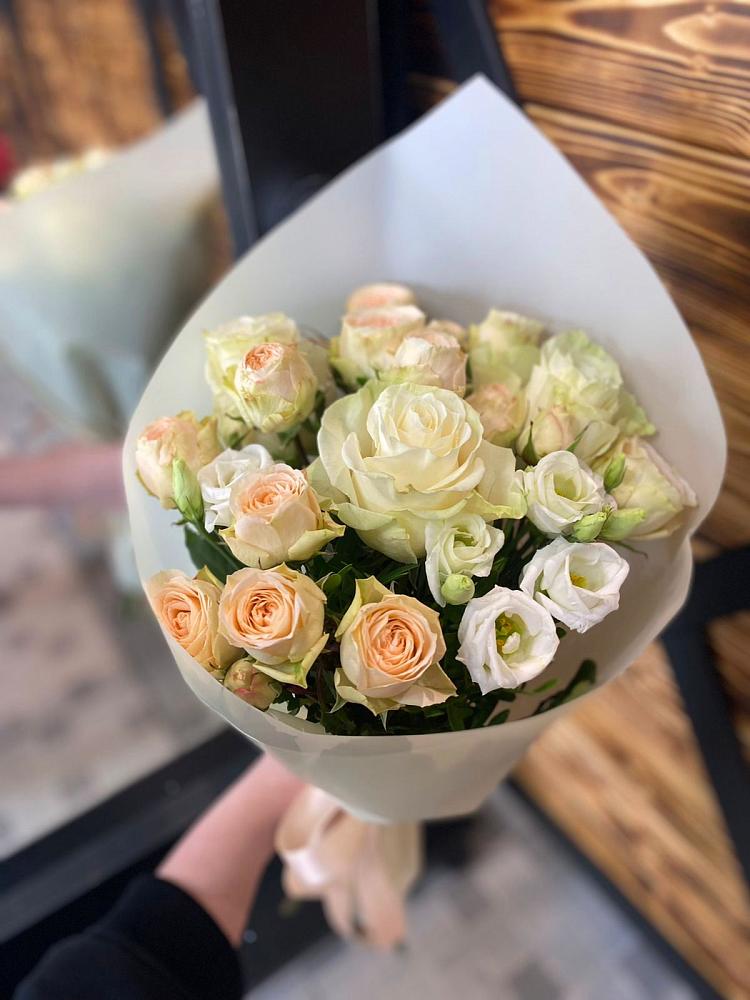 Букет цветов из: Розы и Лизиантусы в Шушенском